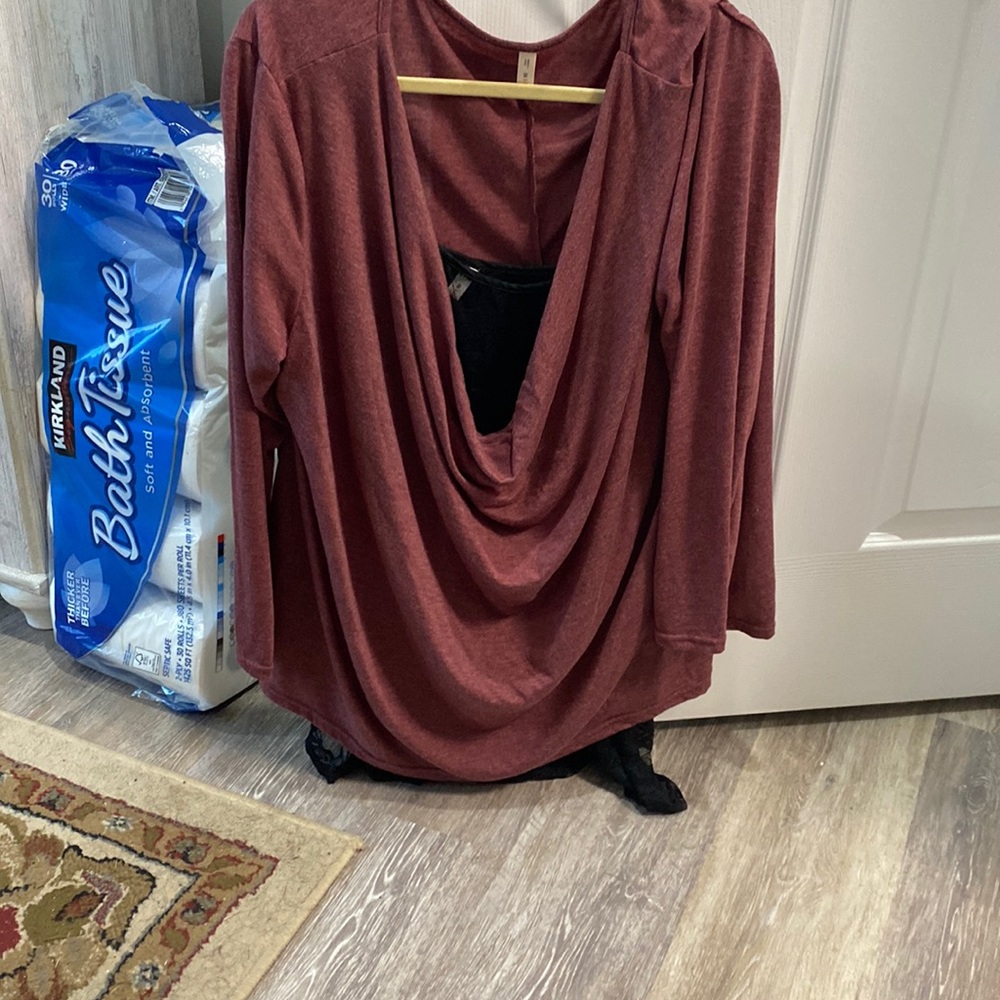 It’s a two piece top tank separate